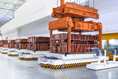 Die teilautomatisierten Steuerungssysteme von Konecranes kombinieren manuelle Bedienung der Krane mit automatisierten Funktionen, die den Betrieb optimieren.